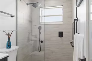 2485 NE 214th St, Miami, FL 33180 - Photo 30