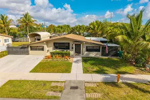 2485 NE 214th St, Miami, FL 33180 - Photo 2