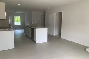 2555 NE 193rd St, Miami, FL 33180 - Photo 4