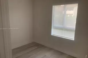 2555 NE 193rd St, Miami, FL 33180 - Photo 10