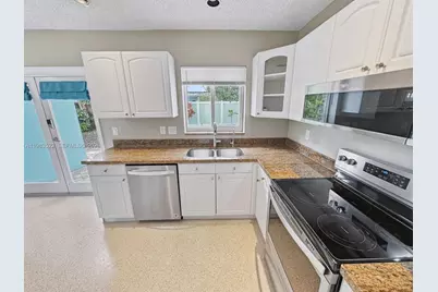 1772 NW 39th St, Oakland Park, FL 33309 - Photo 12