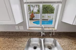 1772 NW 39th St, Oakland Park, FL 33309 - Photo 16