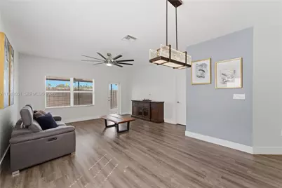 2381 NE 4th St, Homestead, FL 33033 - Photo 10