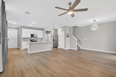 5610 SE Edgewater Cir, Stuart, FL 34997 - Photo 8