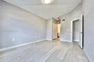 2811 N Oakland Forest Dr, Oakland Park, FL 33309 - Photo 16