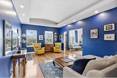 2463 Pine Tree Dr #PH, Miami Beach, FL 33140 - Photo 4