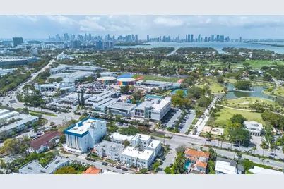 2463 Pine Tree Dr #PH, Miami Beach, FL 33140 - Photo 32