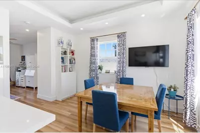 2463 Pine Tree Dr #PH, Miami Beach, FL 33140 - Photo 8