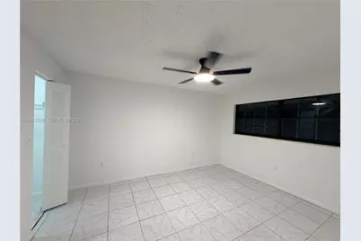 927 NE 199th St #206, Miami, FL 33179 - Photo 4