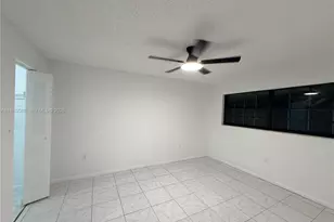 927 NE 199th St, Miami, FL 33179 - Photo 4