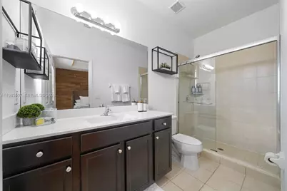 9380 W 33rd Ln, Hialeah, FL 33018 - Photo 8