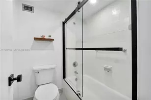 6039 Collins Ave, Miami Beach, FL 33140 - Photo 18