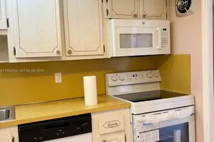 410 SE 2nd St, Hallandale Beach, FL 33009 - Photo 4