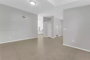 10635 NW 54th St, Doral, FL 33178 - Photo 8