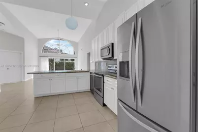 10635 NW 54th St, Doral, FL 33178 - Photo 2