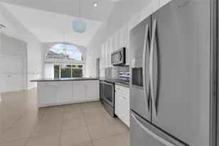 10635 NW 54th St, Doral, FL 33178 - Photo 2