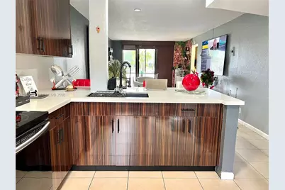 11304 Taft St #11304, Pembroke Pines, FL 33026 - Photo 4