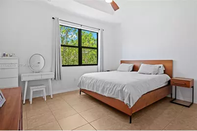 659 NE 191st St, Miami, FL 33179 - Photo 14