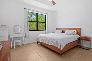 659 NE 191st St, Miami, FL 33179 - Photo 14