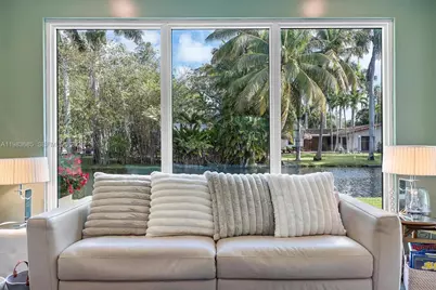 11377 W Biscayne Canal Rd, Miami, FL 33161 - Photo 20