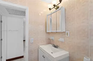 13655 NE 10th Ave, North Miami, FL 33161 - Photo 20