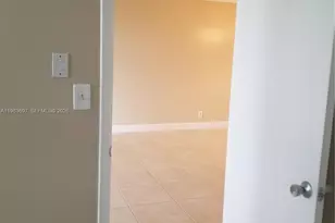 9520 Seagrape Dr, Davie, FL 33324 - Photo 22