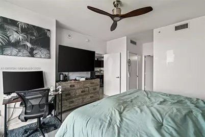 90 SW 3rd St #2908, Miami, FL 33130 - Photo 10