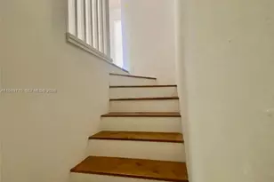 8975 Palm Tree Ln, Pembroke Pines, FL 33024 - Photo 4