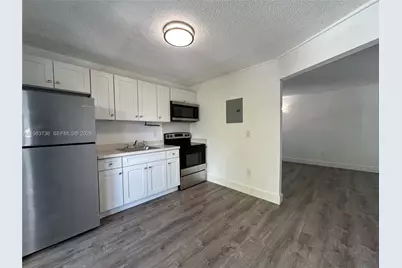529 SW 4th St #305, Miami, FL 33130 - Photo 2