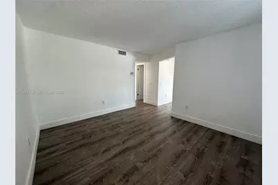 529 SW 4th St #305, Miami, FL 33130 - Photo 10