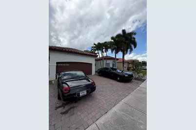 1860 SE 18th Ter, Homestead, FL 33035 - Photo 4