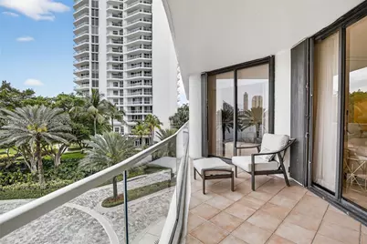 2800 Island Blvd #301, Aventura, FL 33160 - Photo 16
