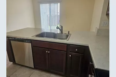 142 SE 28th Ter #12, Homestead, FL 33033 - Photo 6