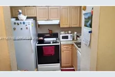 9320 Fontainebleau Blvd #109, Miami, FL 33172 - Photo 4