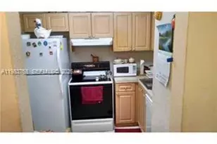 9320 Fontainebleau Blvd, Miami, FL 33172 - Photo 4