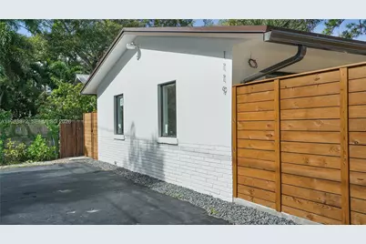 1119 W Las Olas Blvd #1, Fort Lauderdale, FL 33312 - Photo 2