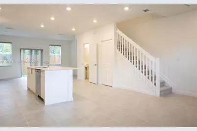 204 SE 10th Ct #204, Florida City, FL 33034 - Photo 2