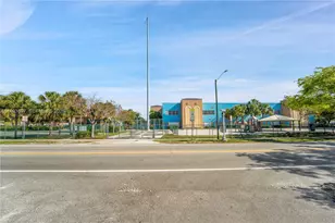 919 Hillcrest Dr, Hollywood, FL 33021 - Photo 2