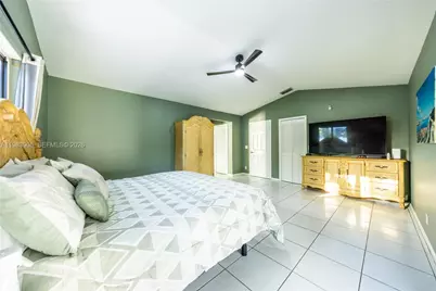 930 NW 197th Ave, Pembroke Pines, FL 33029 - Photo 22