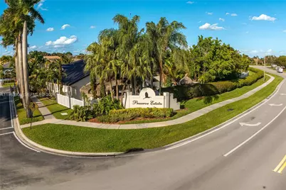 930 NW 197th Ave, Pembroke Pines, FL 33029 - Photo 4