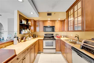 919 Hillcrest Dr, Hollywood, FL 33021 - Photo 2
