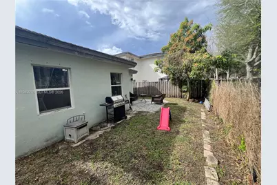 195 NE 36th Ter, Homestead, FL 33033 - Photo 4
