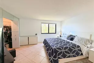 10233 NW 9 St, Miami, FL 33172 - Photo 12