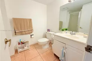 10233 NW 9 St, Miami, FL 33172 - Photo 10
