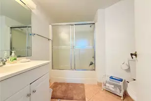 10233 NW 9 St, Miami, FL 33172 - Photo 16
