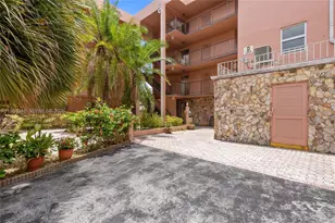 2841 Somerset Dr, Lauderdale Lakes, FL 33311 - Photo 8