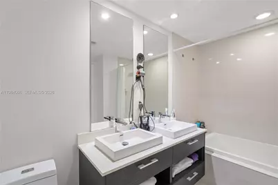 45 SW 9th St #1405, Miami, FL 33130 - Photo 22