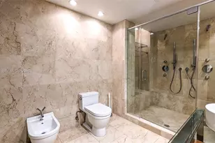 6000 Collins Ave, Miami Beach, FL 33140 - Photo 22