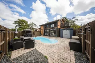 10141 Woodbury Ct, Pembroke Pines, FL 33026 - Photo 1