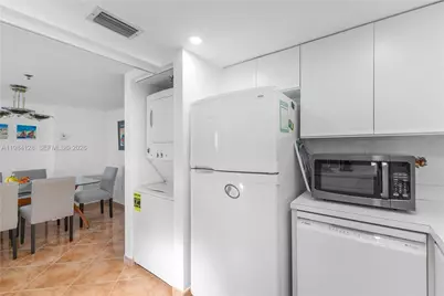 1621 Bay Rd #1202, Miami Beach, FL 33139 - Photo 12